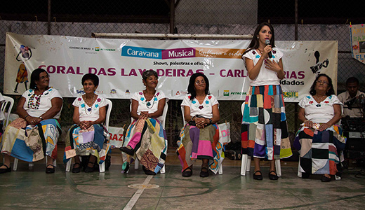 Show de Carlos Farias e Coral das Lavadeiras emociona o público no Sesc Palladium