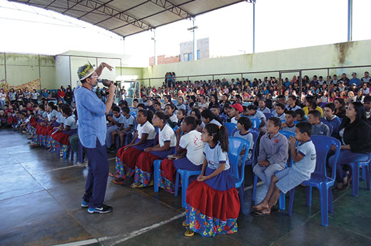 JEQUITICANTO: Lavadeiras e Carlos Farias se apresentarão em três escolas